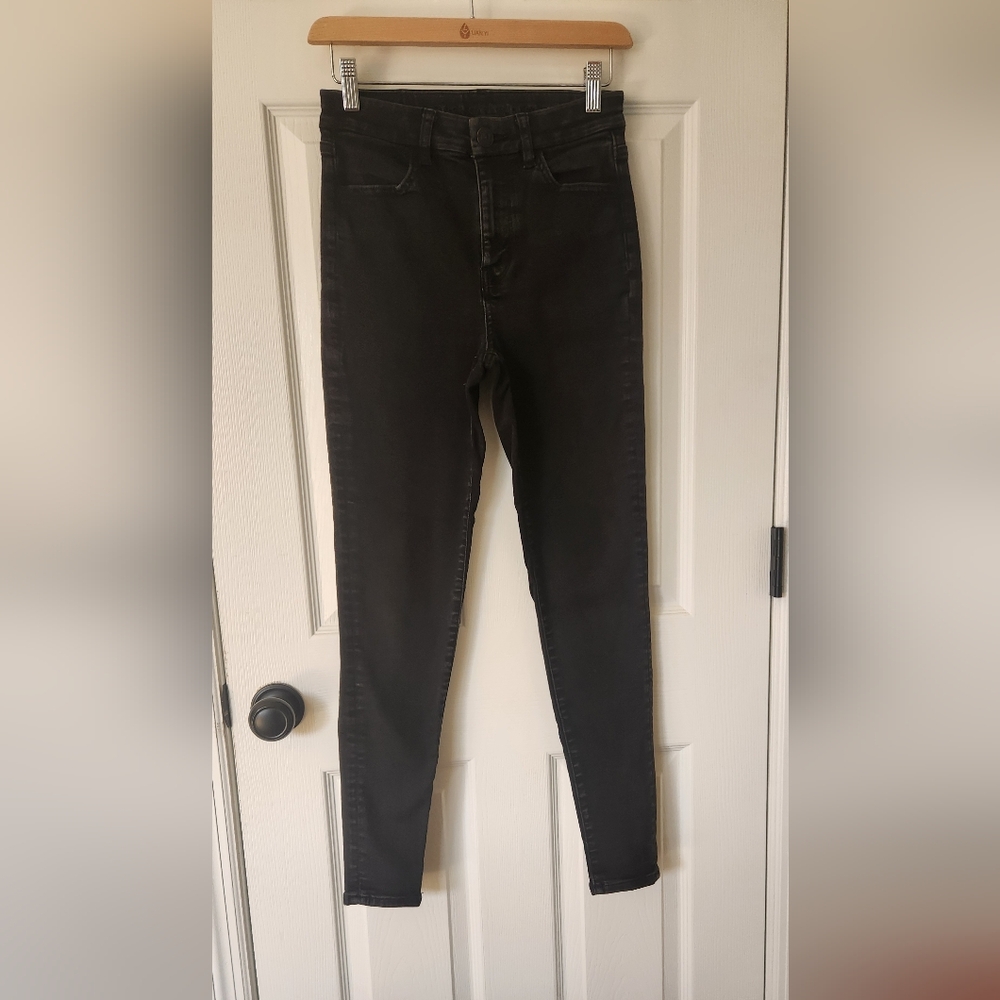 American Eagle high waist skinny jeans. Color: black. Size:4 regular.
